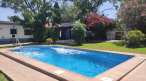 Chalet con piscina privada, natural y acogedor